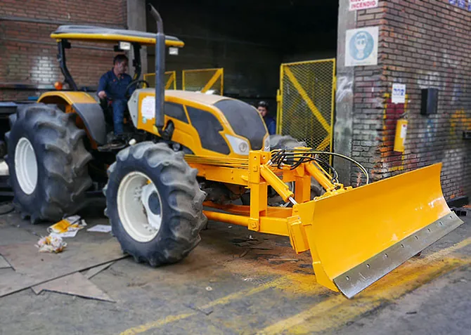 Cuchilla frontal montada en tractor agrícola